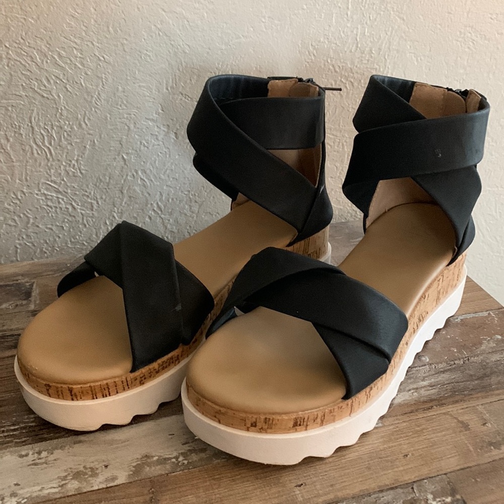Sandals | 6.5 | small platform